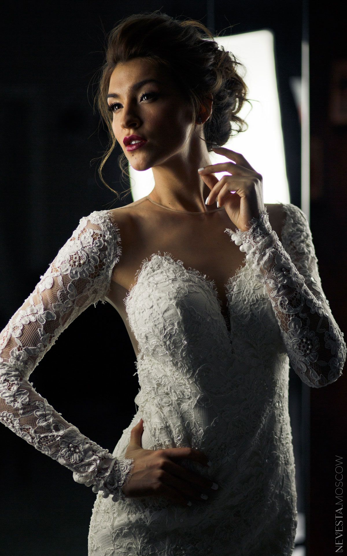 Орнелла Шигапова примеряет свадебное платье