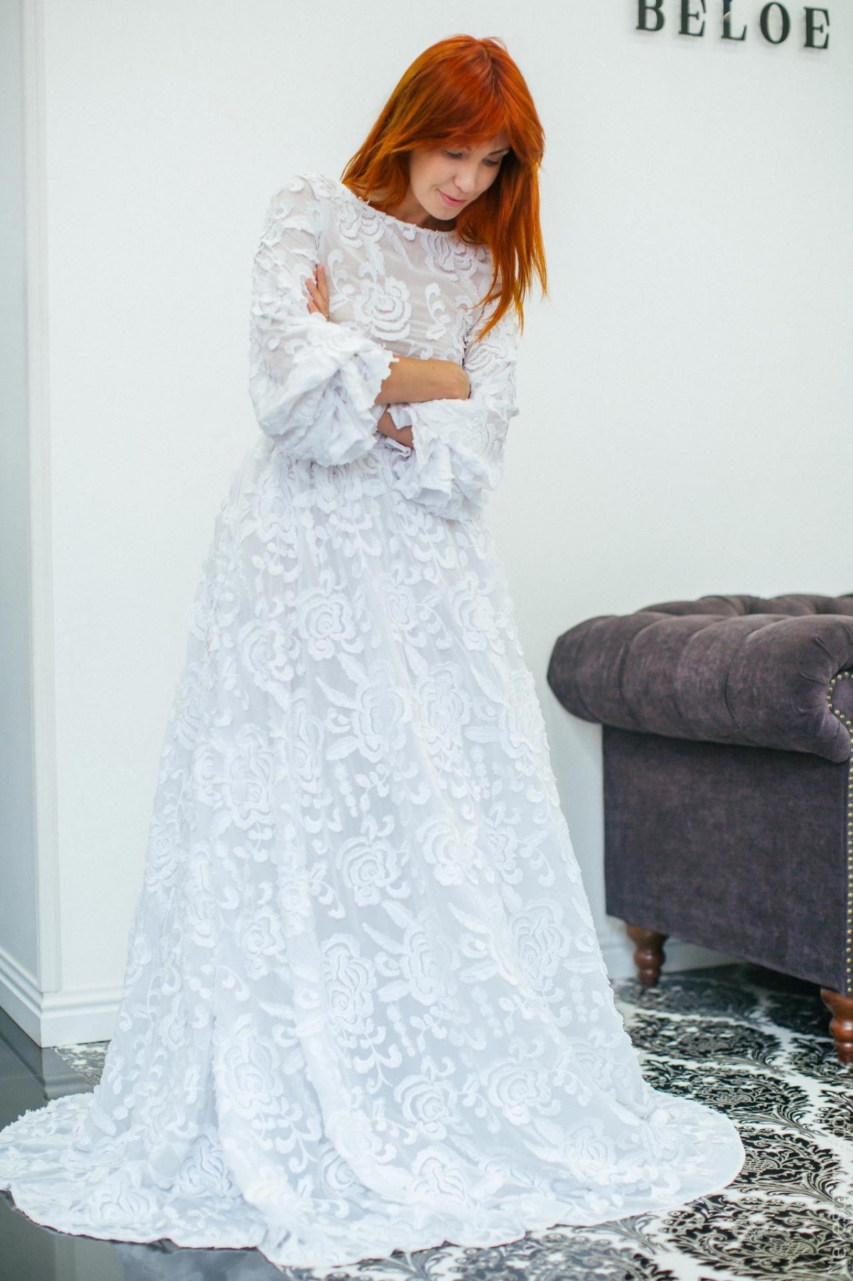 Катерина Кирильчева примеряет свадебное платье