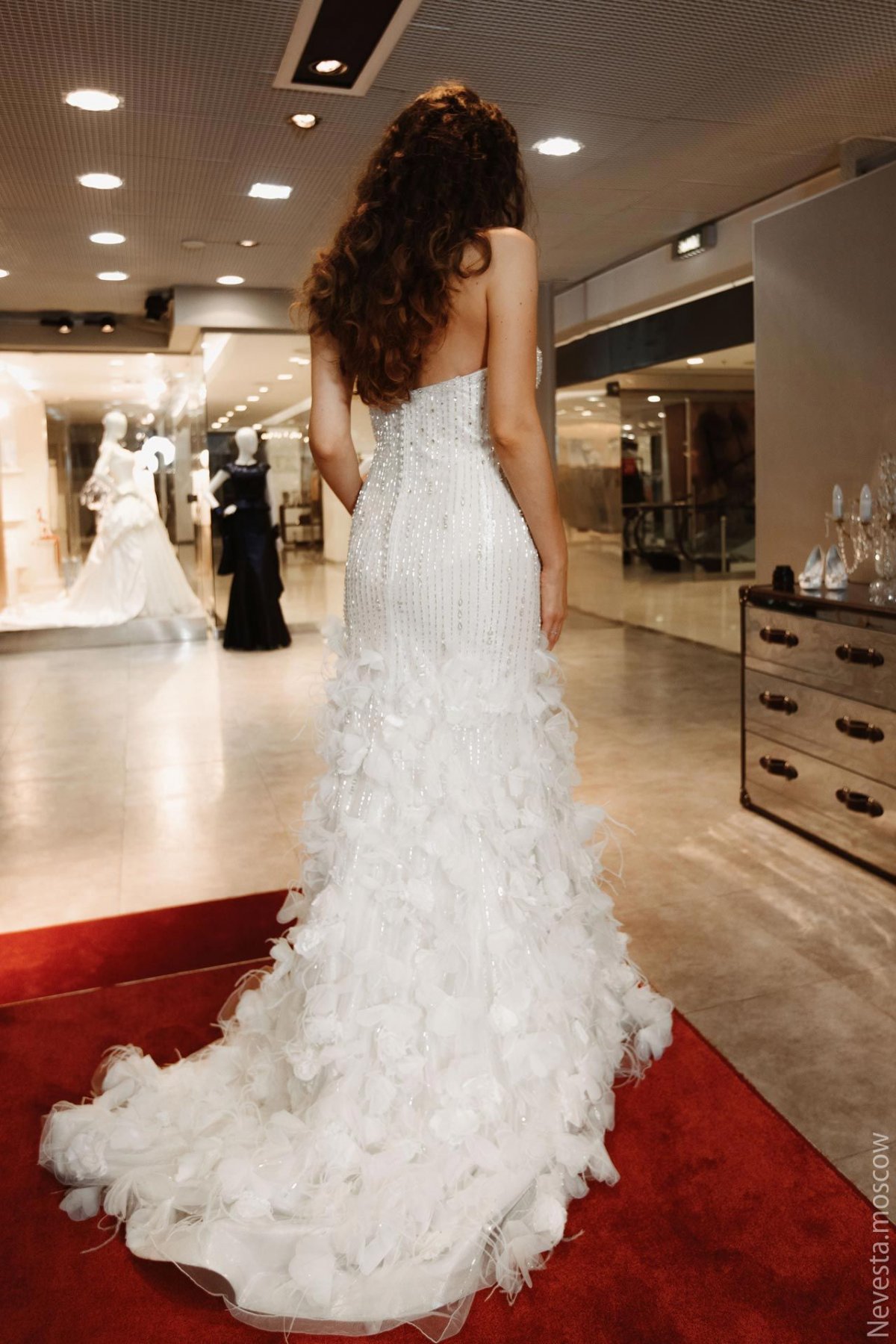 Рената Байкова примеряет свадебное платье фото 4