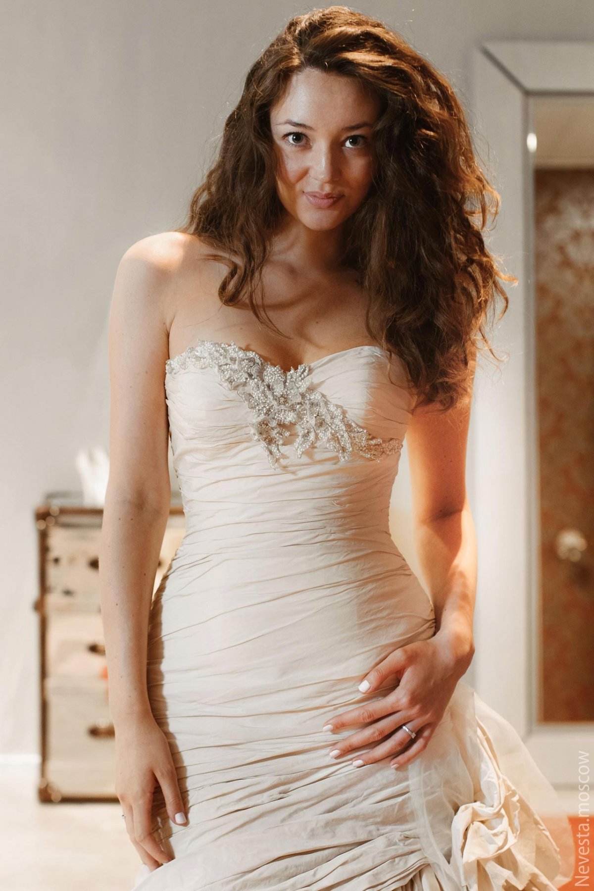 Рената Байкова примеряет свадебное платье фото 5