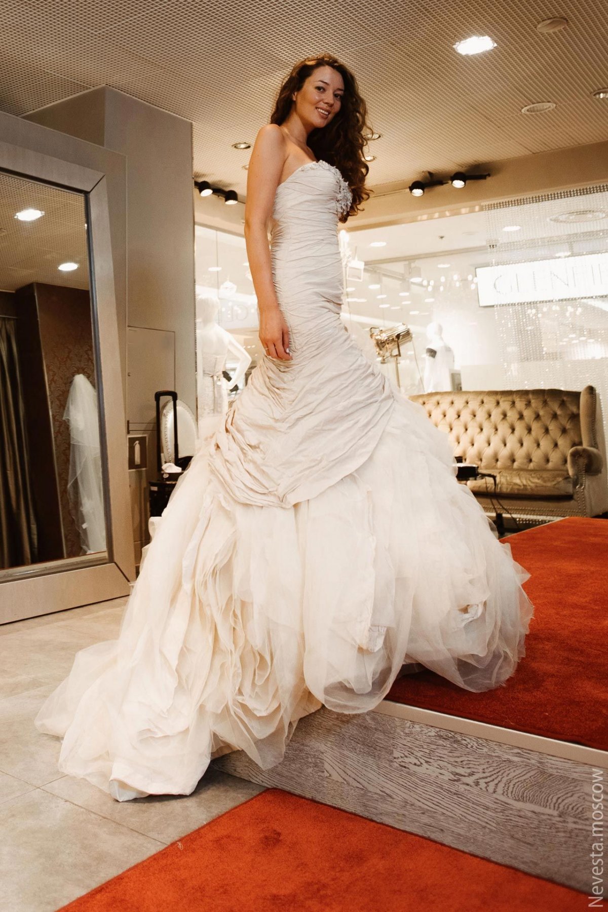 Рената Байкова примеряет свадебное платье фото 6