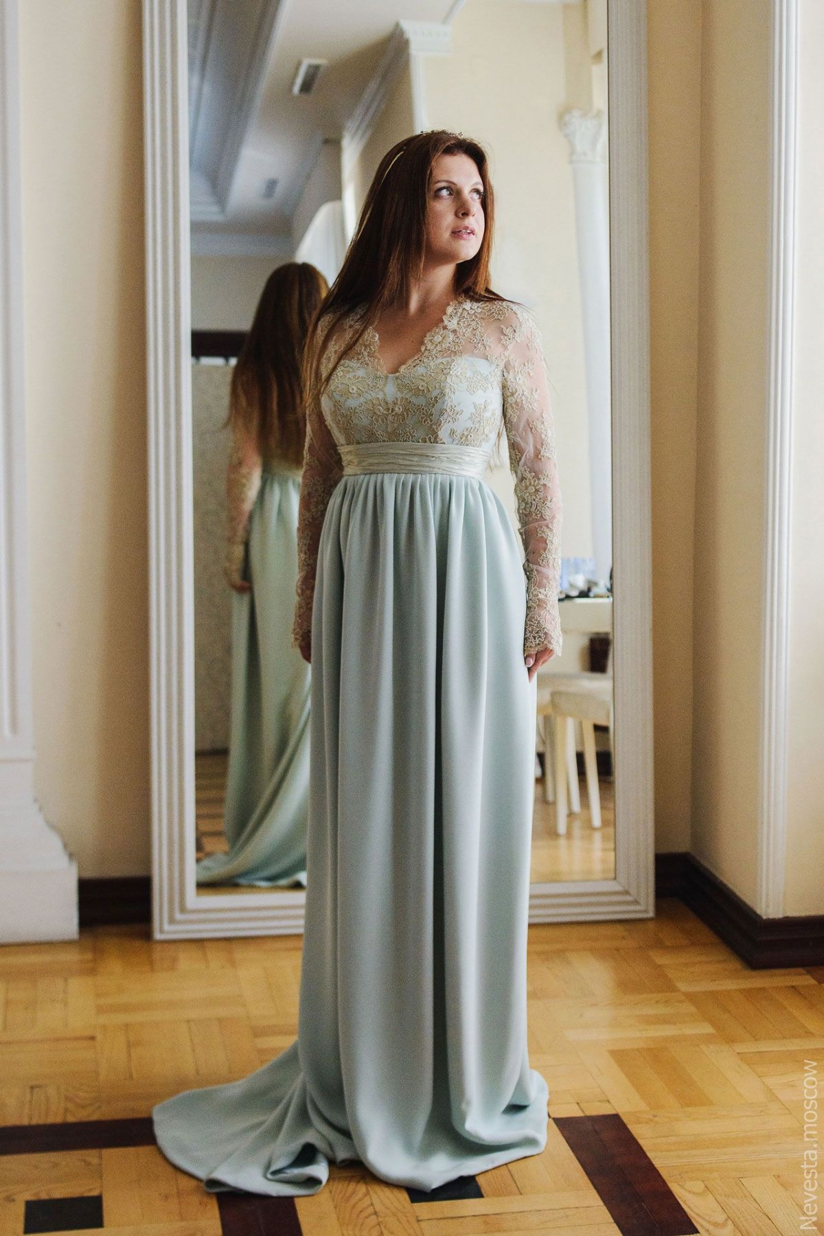Анастасия Денисова примеряет свадебное платье фото 2
