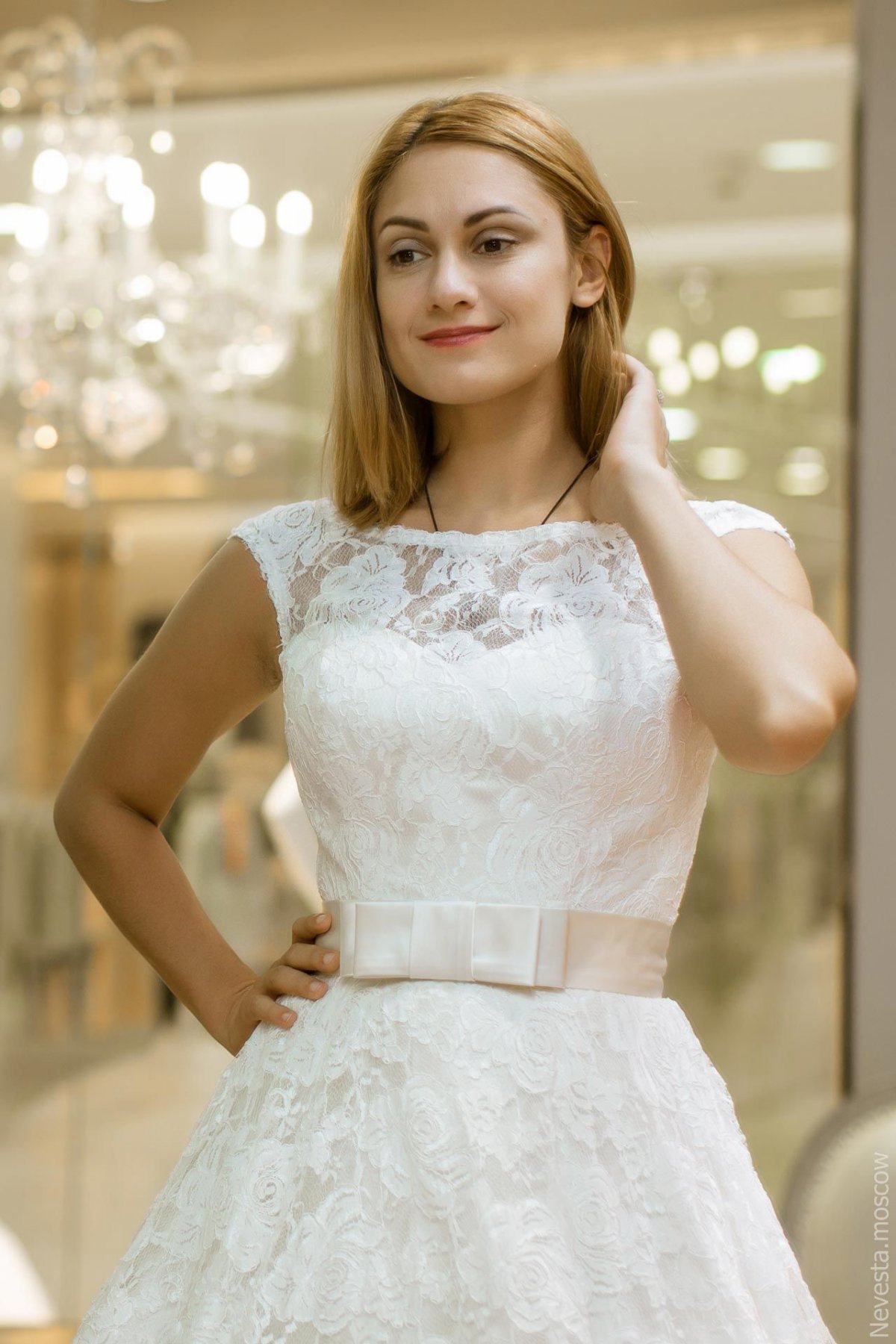 Карина Мишулина примеряет свадебное платье, фото 2