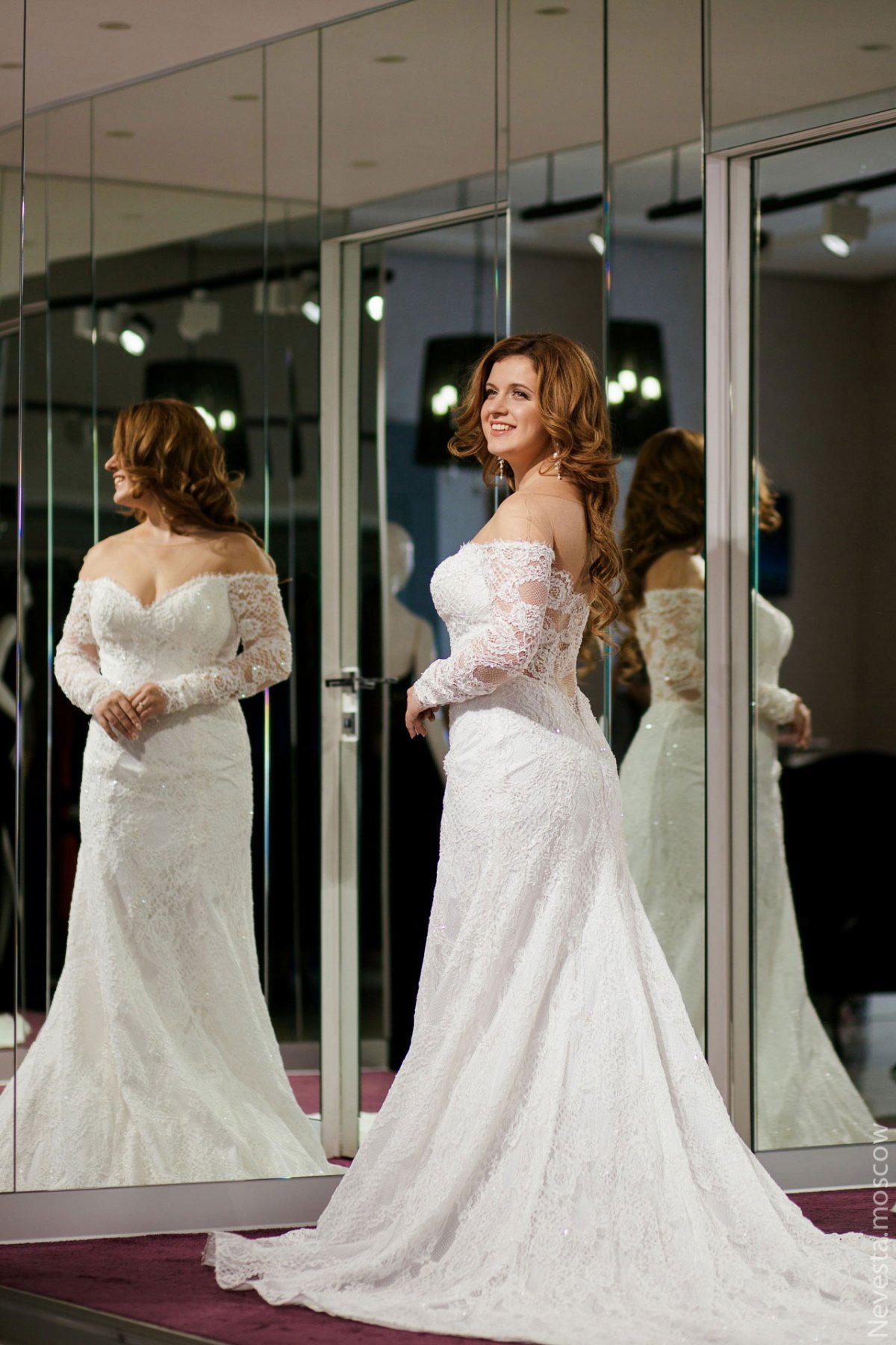 Анастасия Денисова выбирает образ для своей свадьбы фото 10